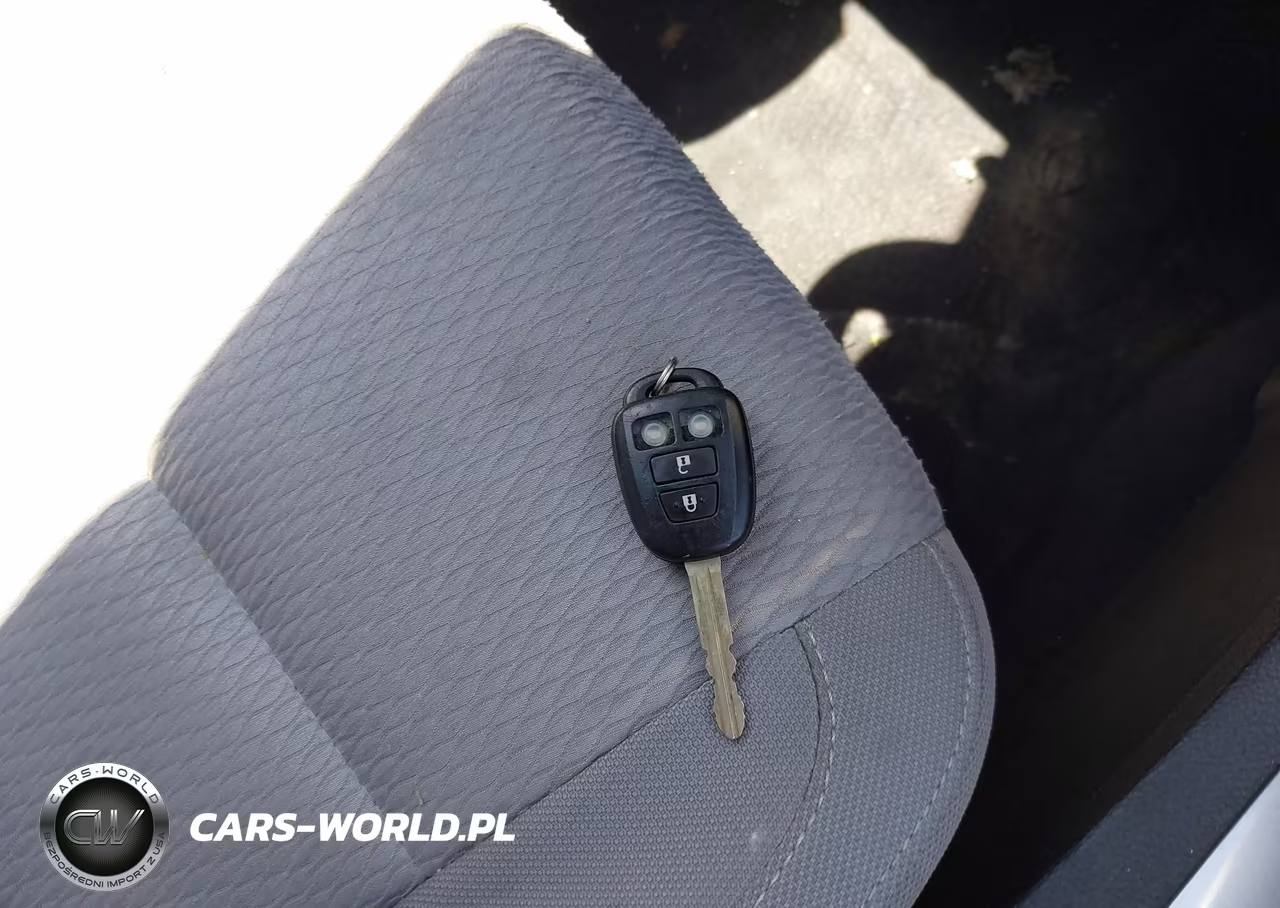 2016 Toyota Corolla Le VIN:5YFBURHE8GP448813 - 11