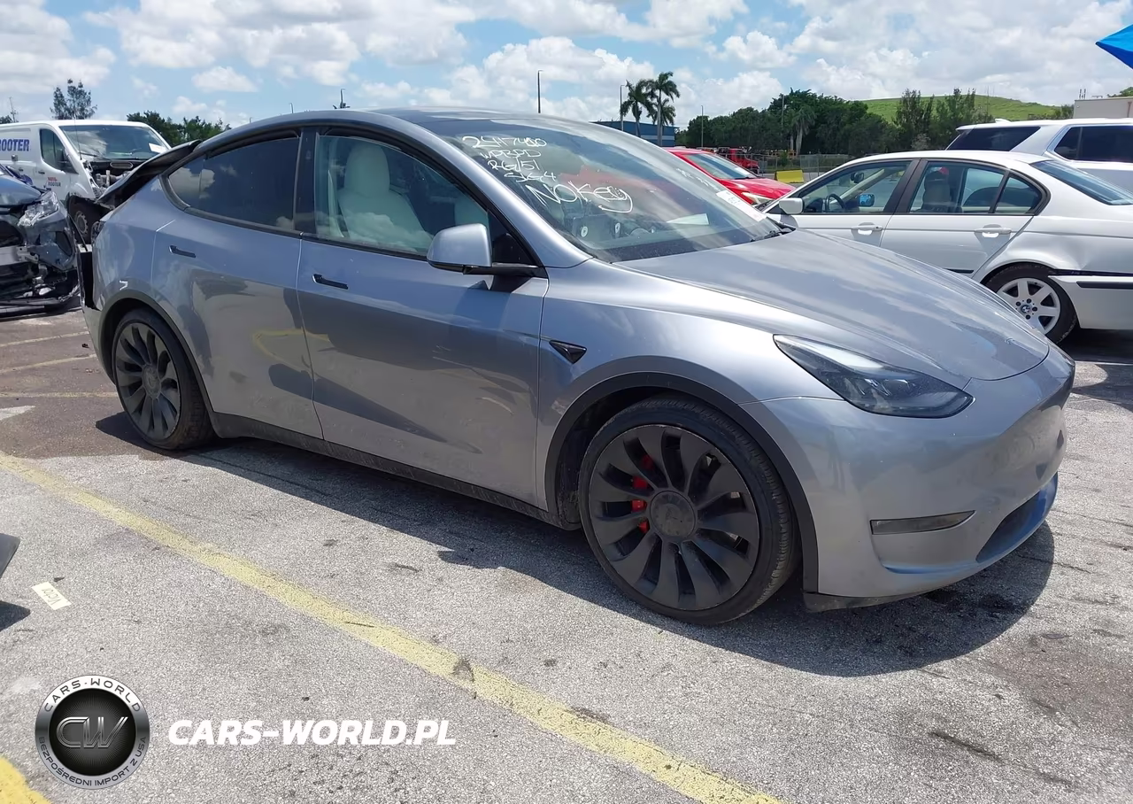 2024 Tesla Model Y Performance Dual Motor All-Wheel Drive – zdjęcie 1 z 18