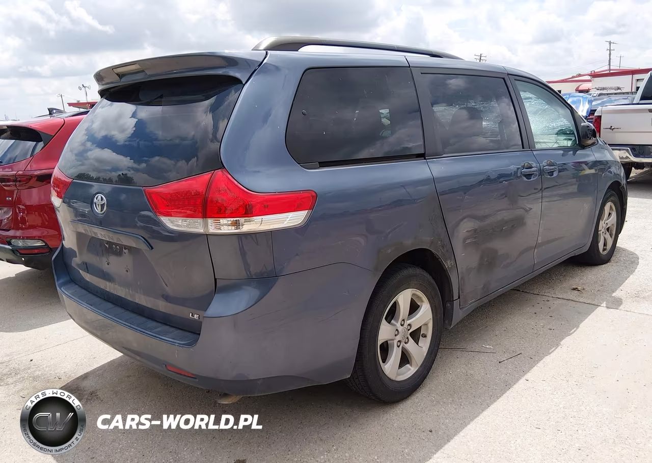 2013 Toyota Sienna Le V6 8 Passenger VIN:5TDKK3DC4DS372565 - 4