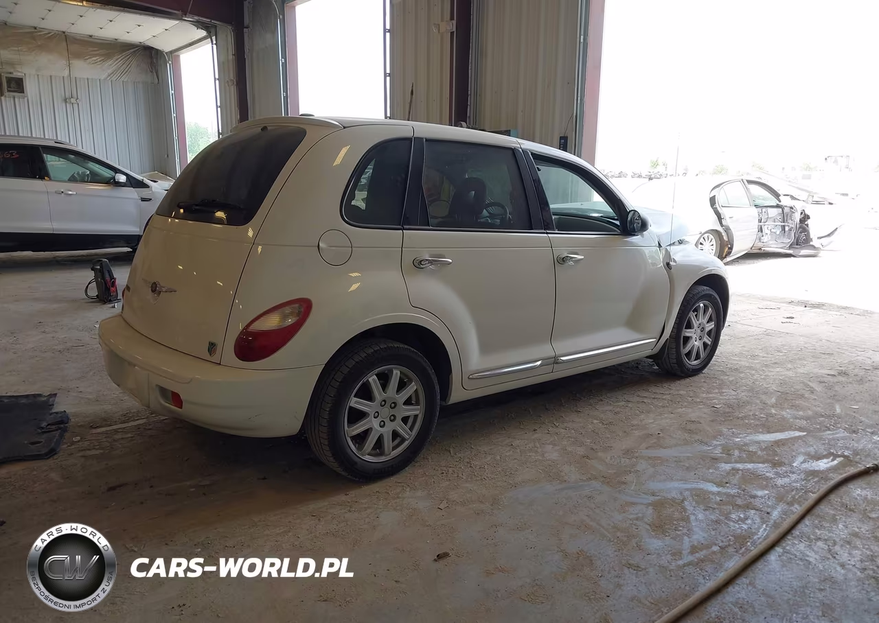 2010 Chrysler Pt Cruiser Classic VIN:3A4GY5F92AT168571 - 4