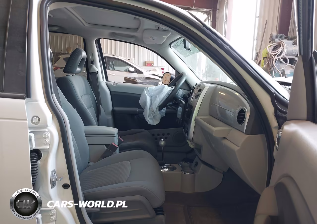 2010 Chrysler Pt Cruiser Classic VIN:3A4GY5F92AT168571 - 5