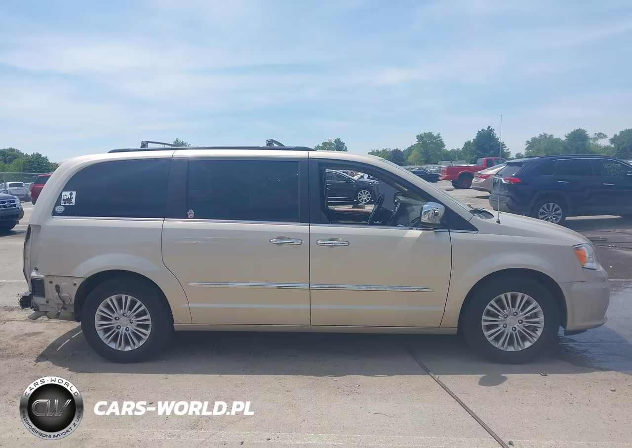 2015 Chrysler Town & Country Touring-L VIN:2C4RC1CG9FR656340 - 14