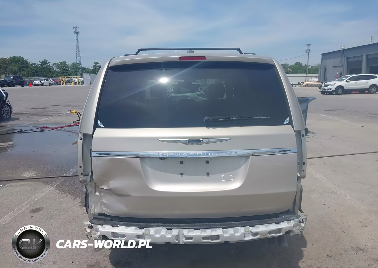 2015 Chrysler Town & Country Touring-L VIN:2C4RC1CG9FR656340 - 17