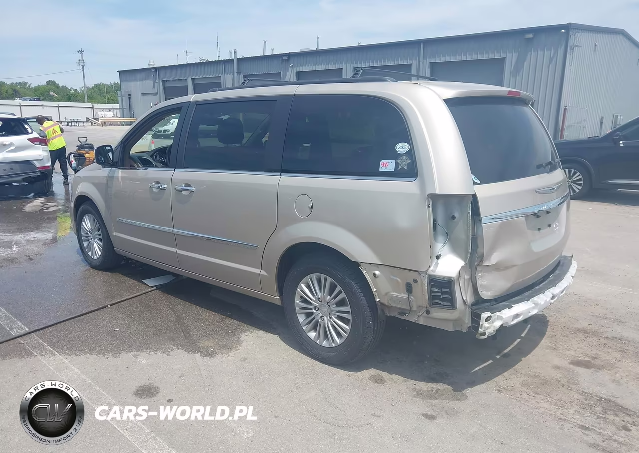 2015 Chrysler Town & Country Touring-L VIN:2C4RC1CG9FR656340 - 3