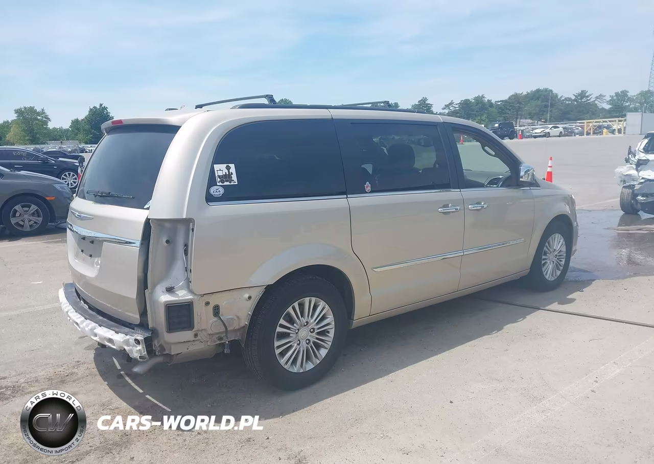 2015 Chrysler Town & Country Touring-L VIN:2C4RC1CG9FR656340 - 4