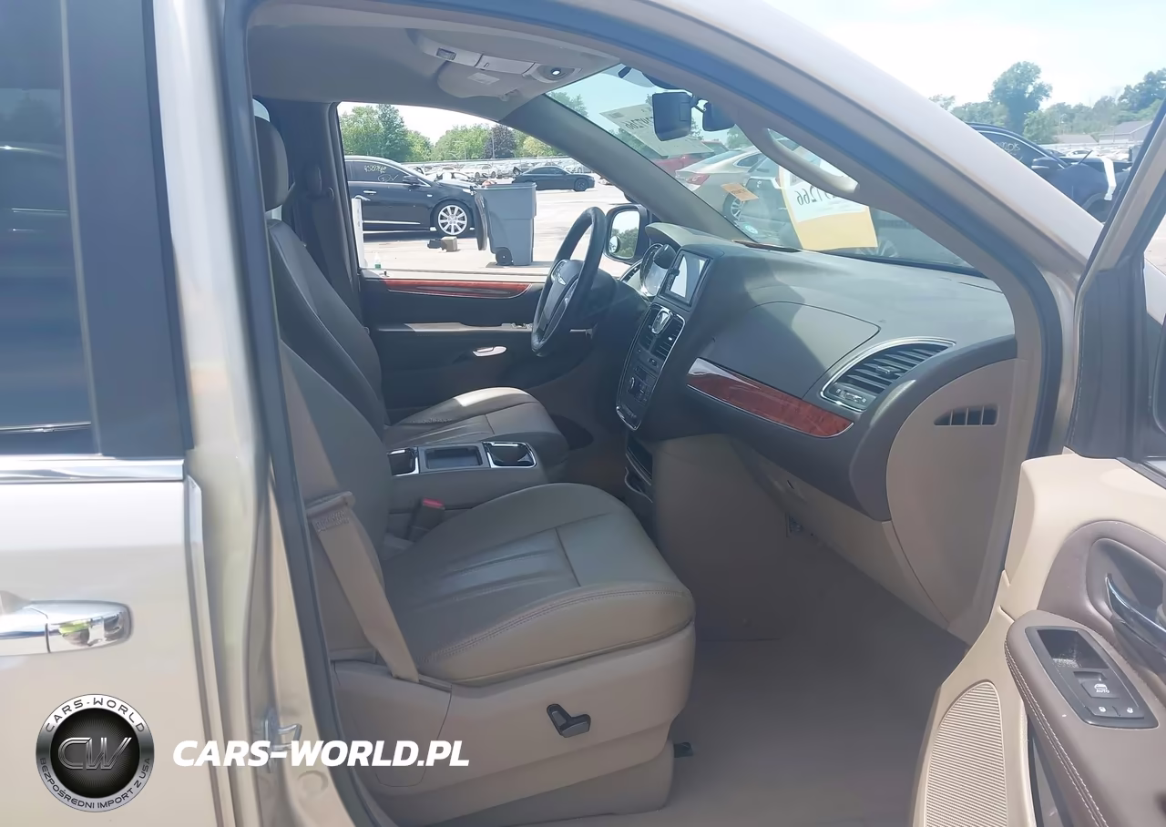 2015 Chrysler Town & Country Touring-L VIN:2C4RC1CG9FR656340 - 5