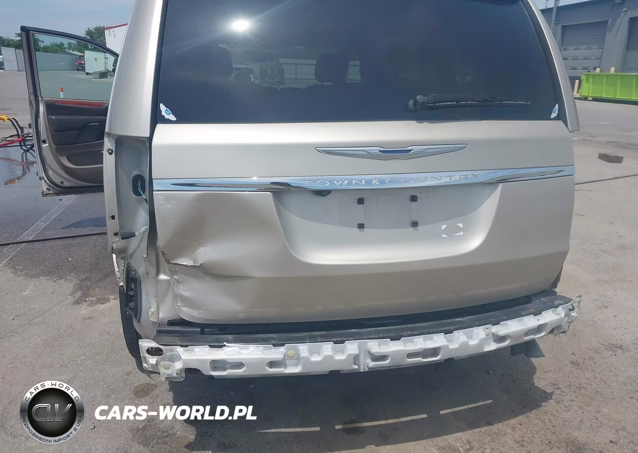 2015 Chrysler Town & Country Touring-L VIN:2C4RC1CG9FR656340 - 6