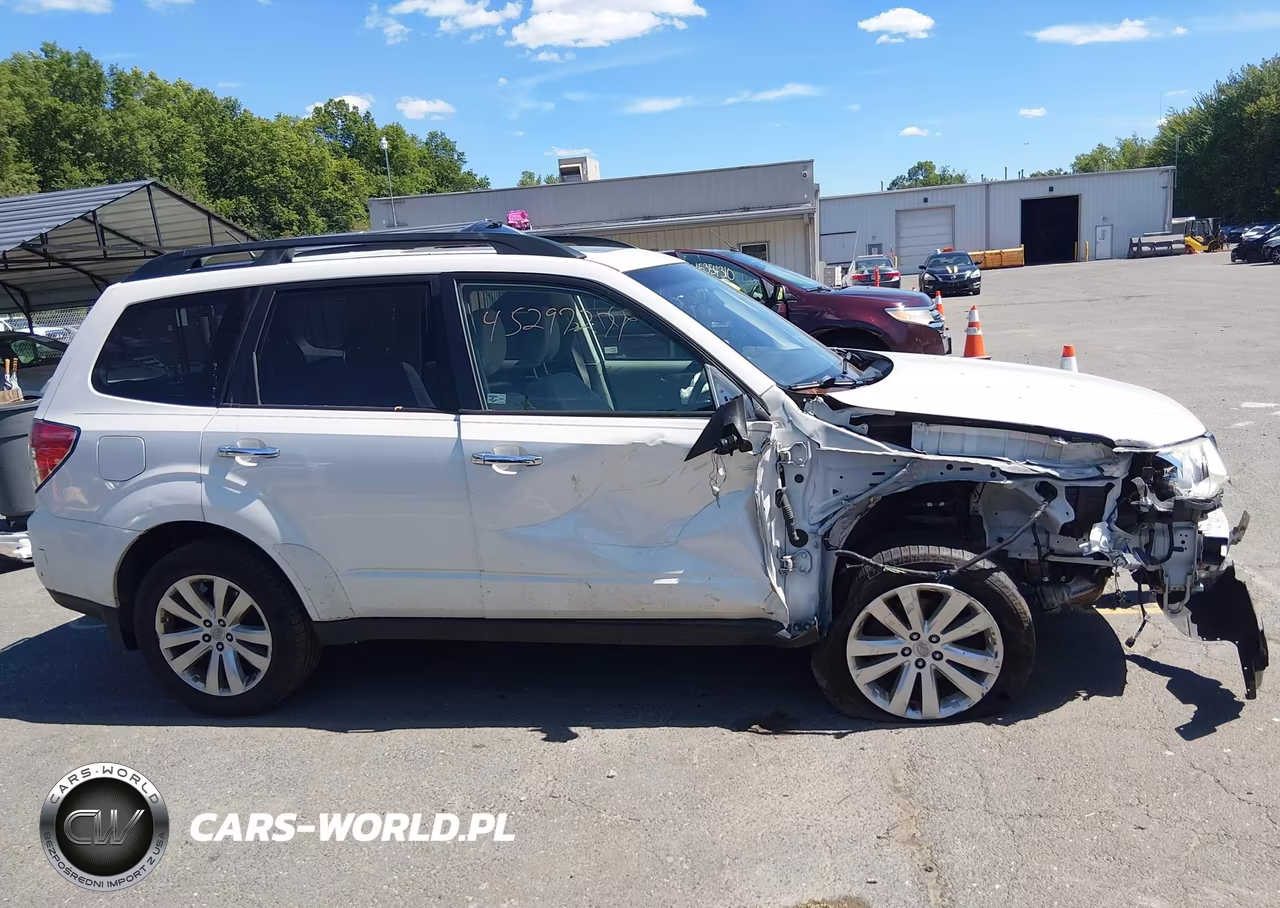 2011 Subaru Forester 2.5X Premium VIN:JF2SHADC1BH747382 - 14