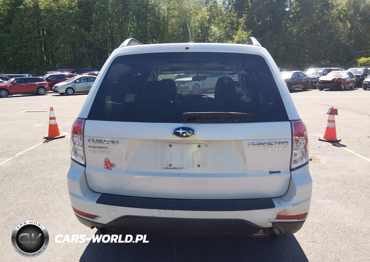 2011 Subaru Forester 2.5X Premium VIN:JF2SHADC1BH747382 - 17