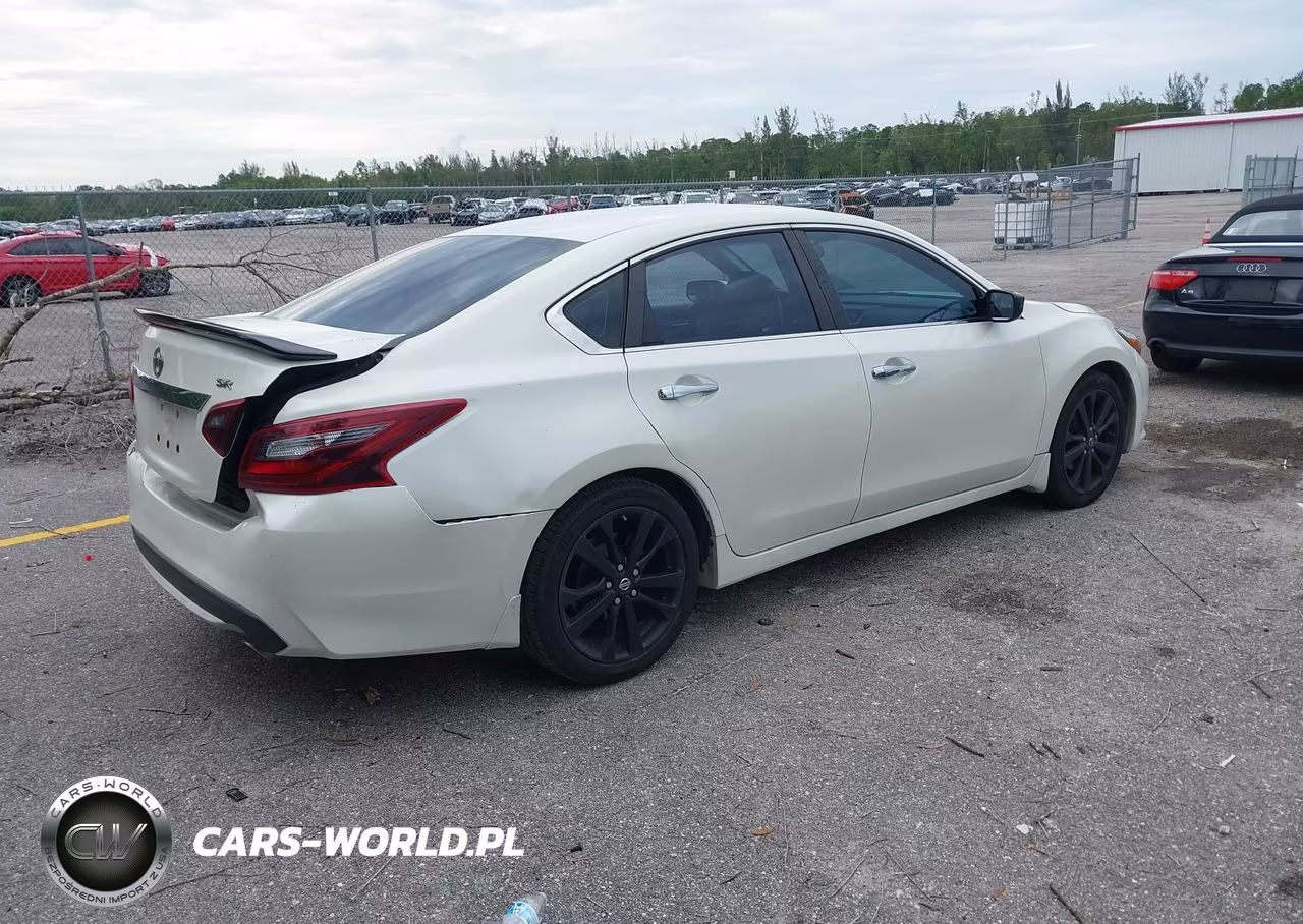 2017 Nissan Altima 2.5 VIN:1N4AL3AP8HC221094 - 4