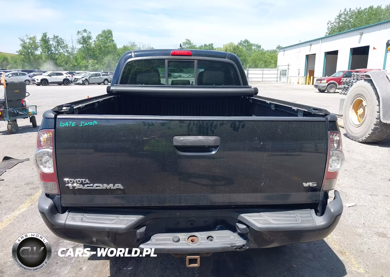 2015 Toyota Tacoma Base V6 VIN:5TFMU4FN5FX030191 - 16