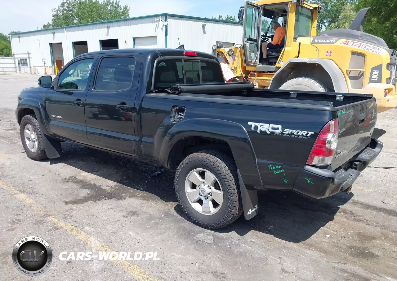 2015 Toyota Tacoma Base V6 VIN:5TFMU4FN5FX030191 - 3