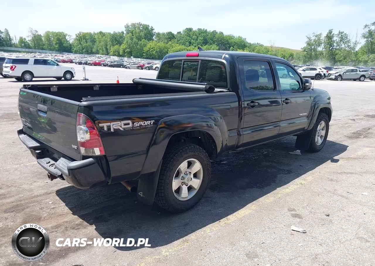 2015 Toyota Tacoma Base V6 VIN:5TFMU4FN5FX030191 - 4