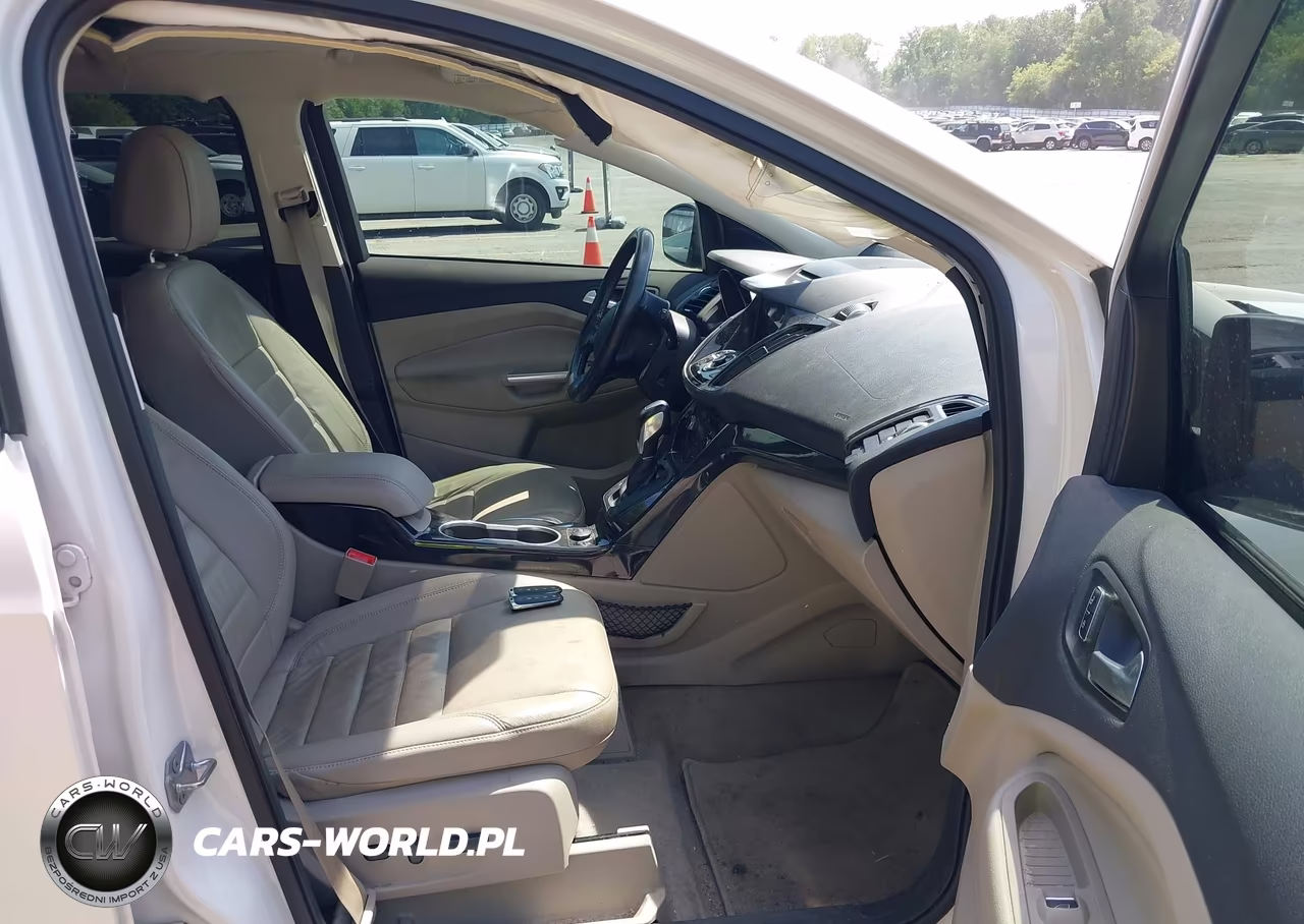 2016 Ford Escape Titanium VIN:1FMCU9J96GUC57682 - 5