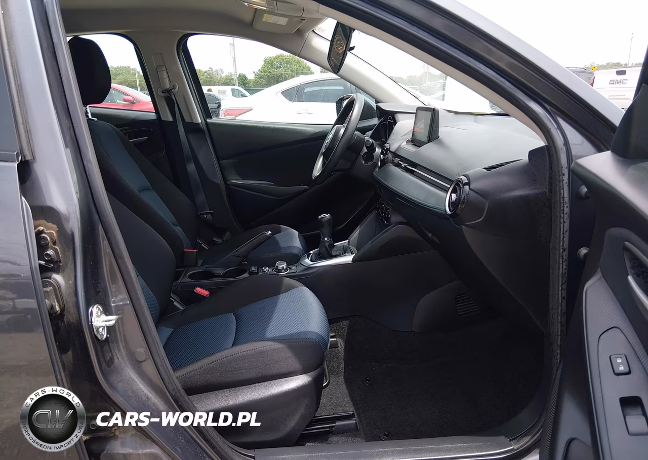 2019 Toyota Yaris Le VIN:3MYDLBYV2KY513894 - 5