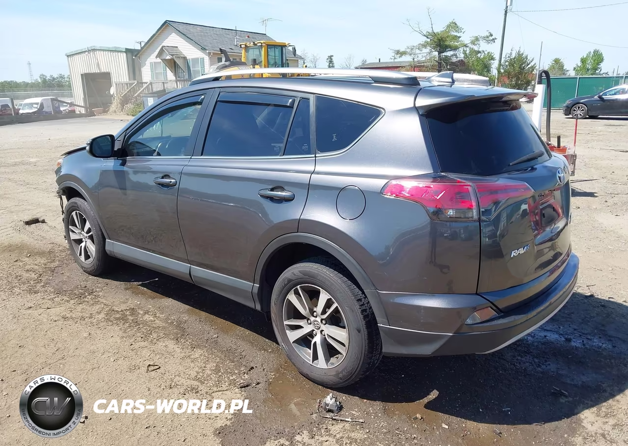 2018 Toyota Rav4 Xle VIN:JTMRFREVXJJ725485 - 3