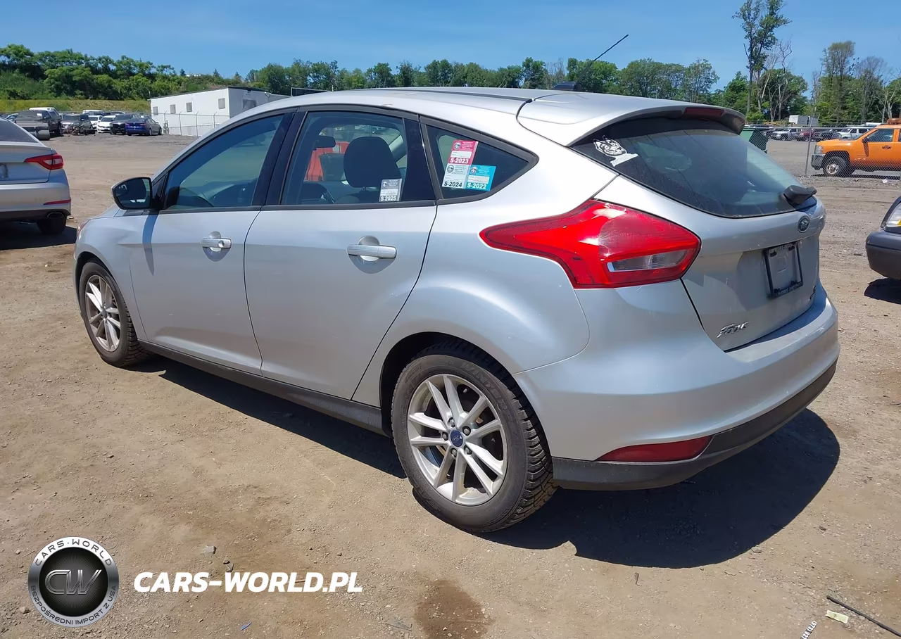 2015 Ford Focus Se VIN:1FADP3K22FL317935 - 3