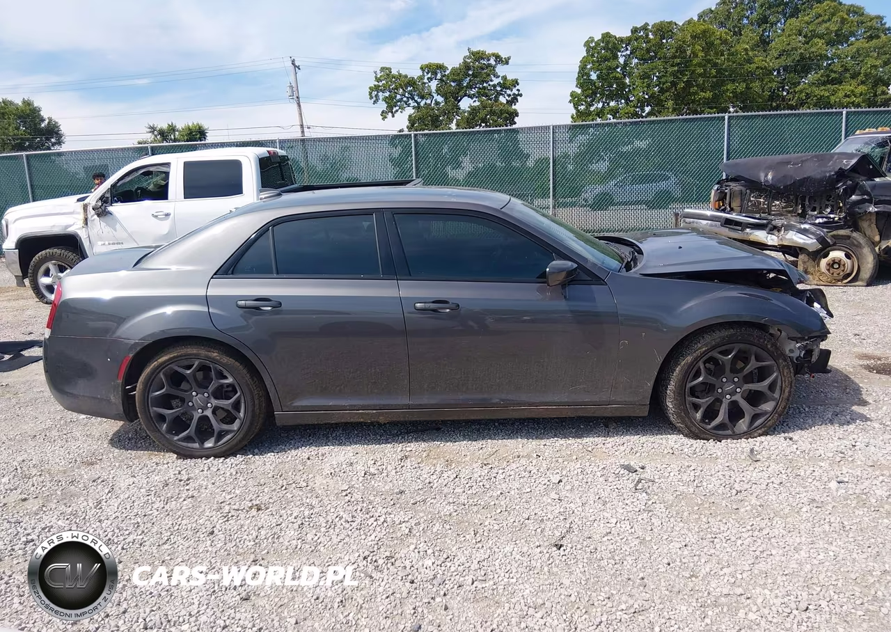 2019 Chrysler 300 300S VIN:2C3CCABG4KH708193 - 14