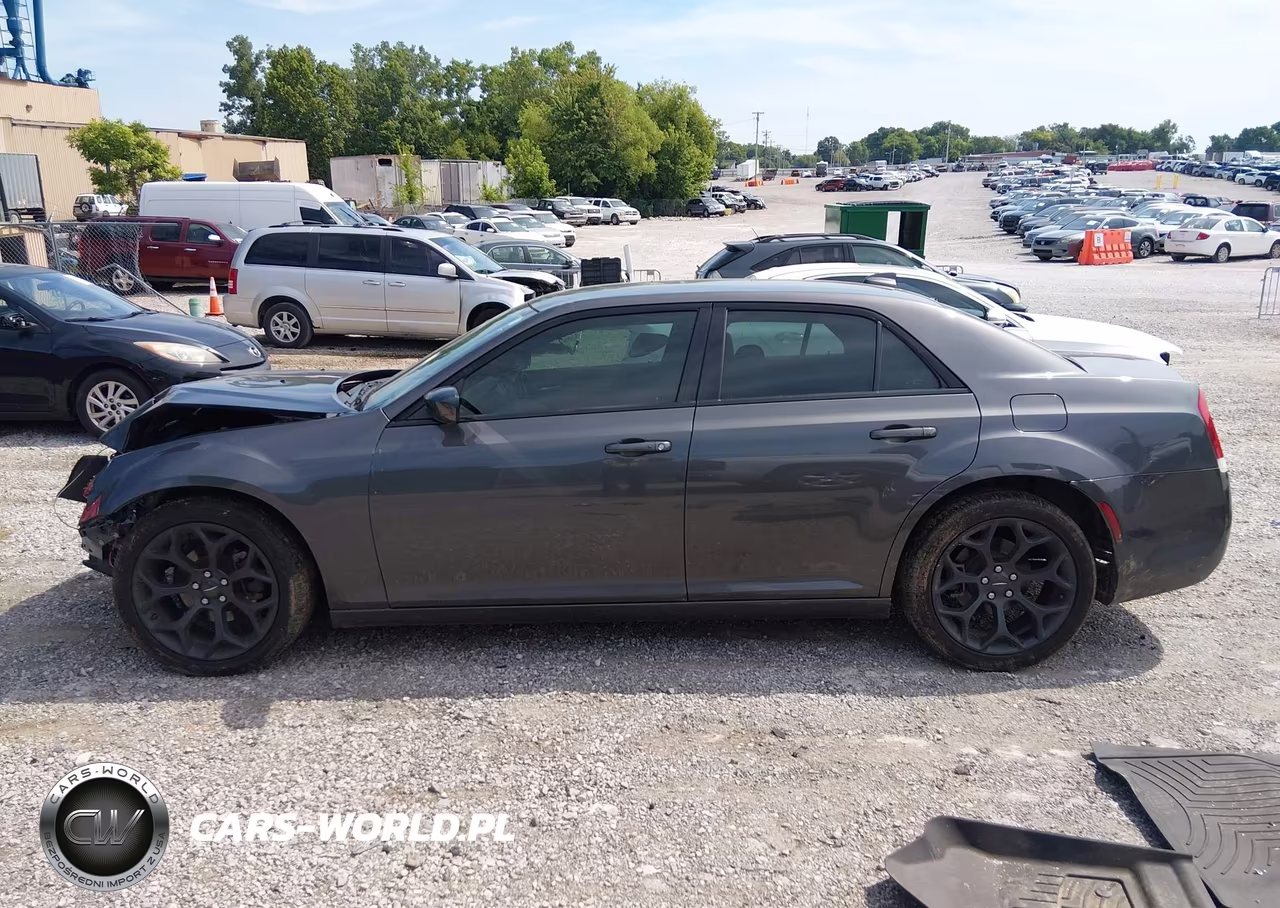 2019 Chrysler 300 300S VIN:2C3CCABG4KH708193 - 15
