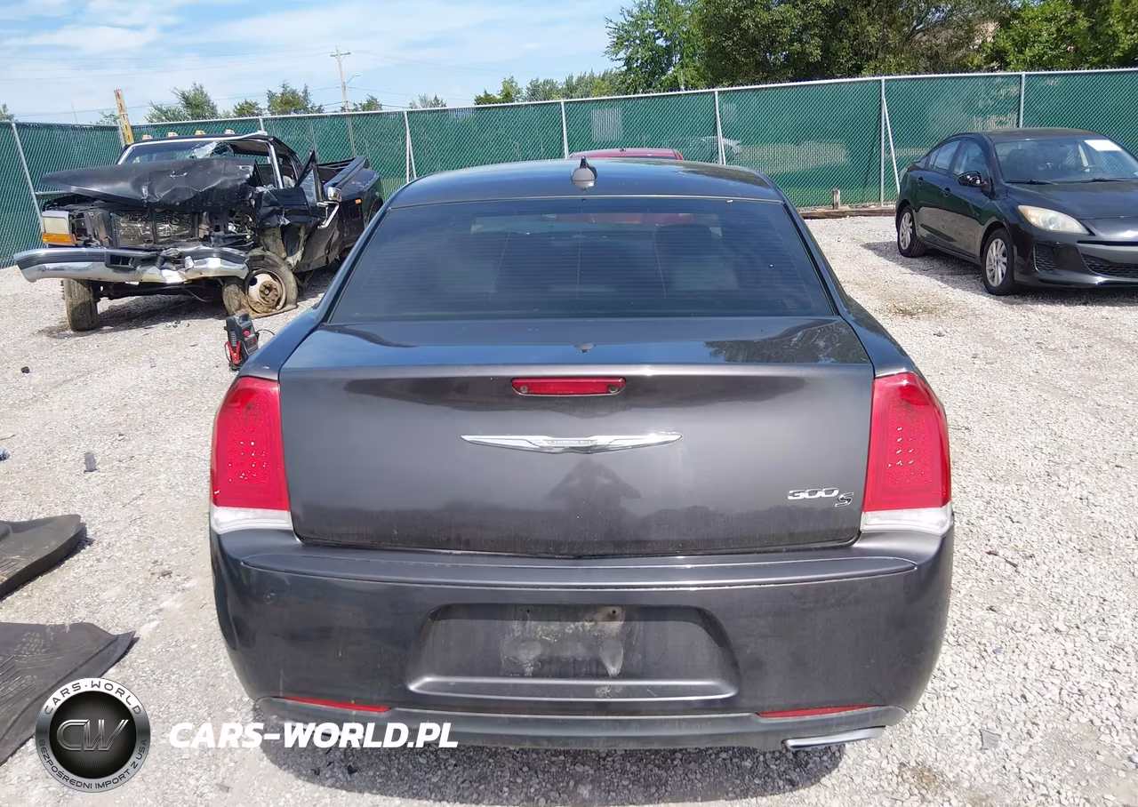 2019 Chrysler 300 300S VIN:2C3CCABG4KH708193 - 17