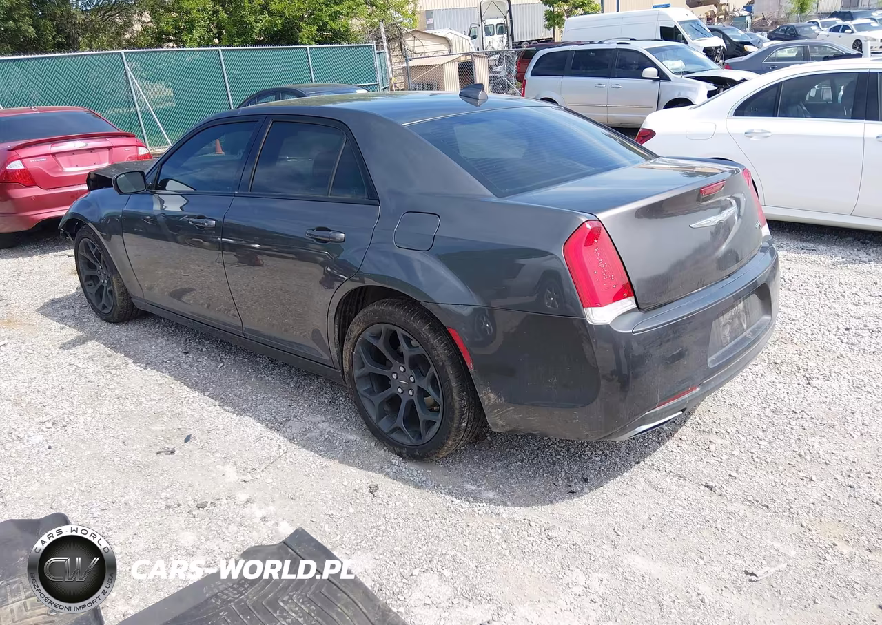 2019 Chrysler 300 300S VIN:2C3CCABG4KH708193 - 3