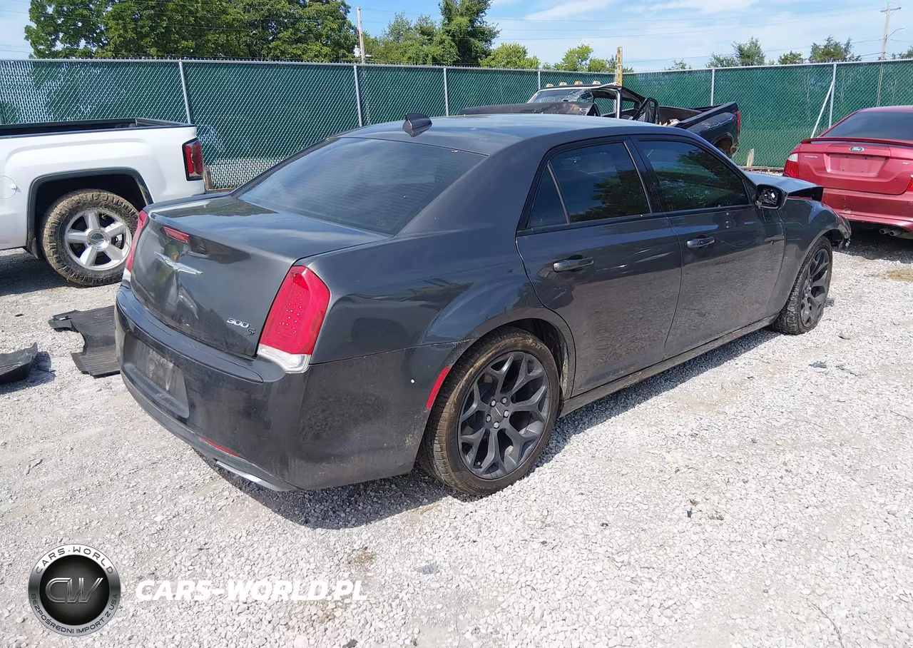 2019 Chrysler 300 300S VIN:2C3CCABG4KH708193 - 4