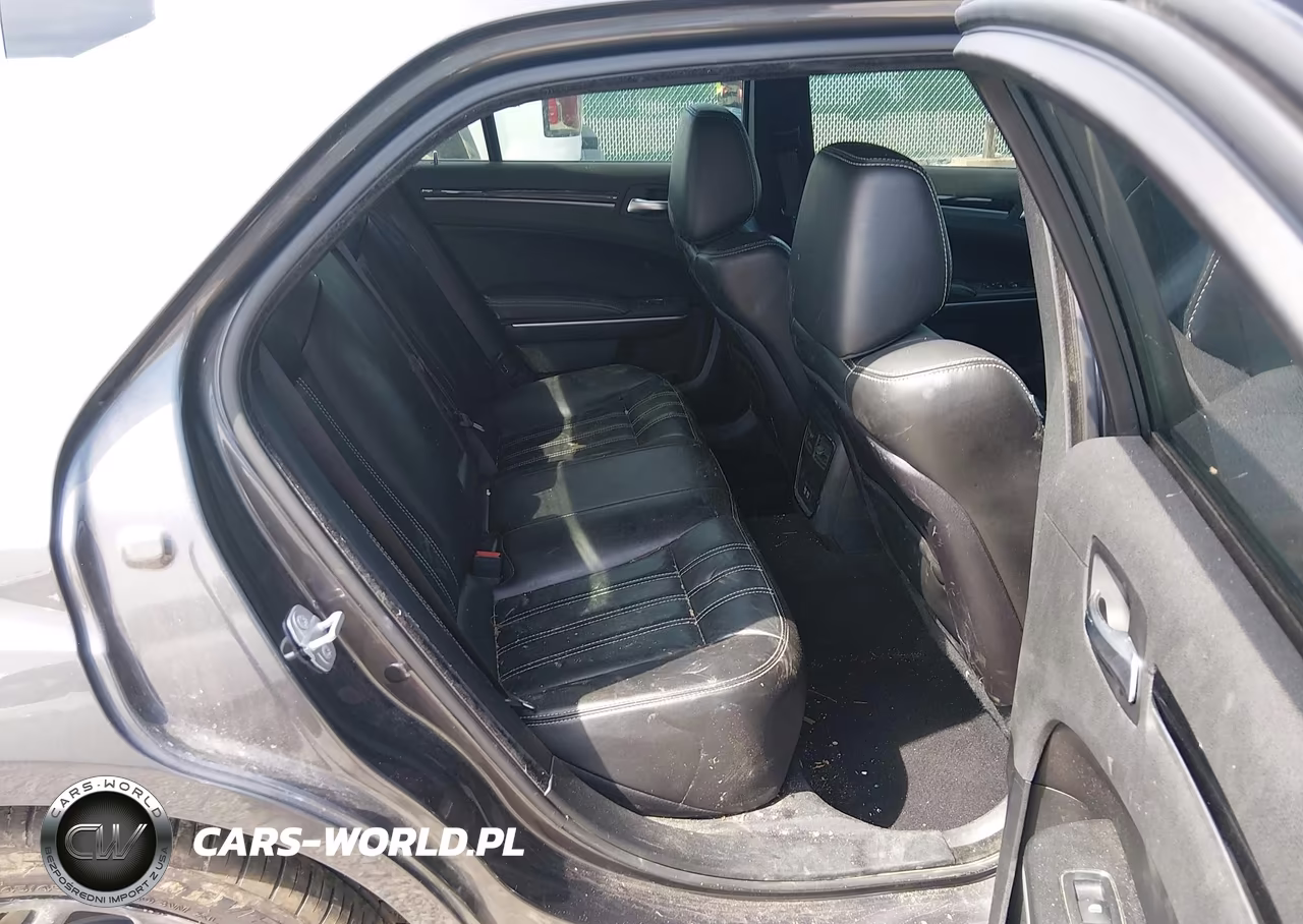 2019 Chrysler 300 300S VIN:2C3CCABG4KH708193 - 8