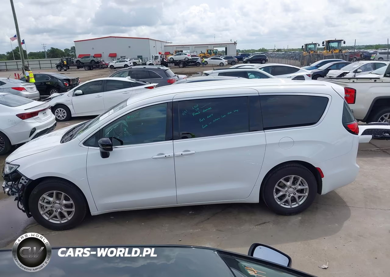 2026 Chrysler Pacifica Select VIN:2C4RC1BG7TR270920 - 15