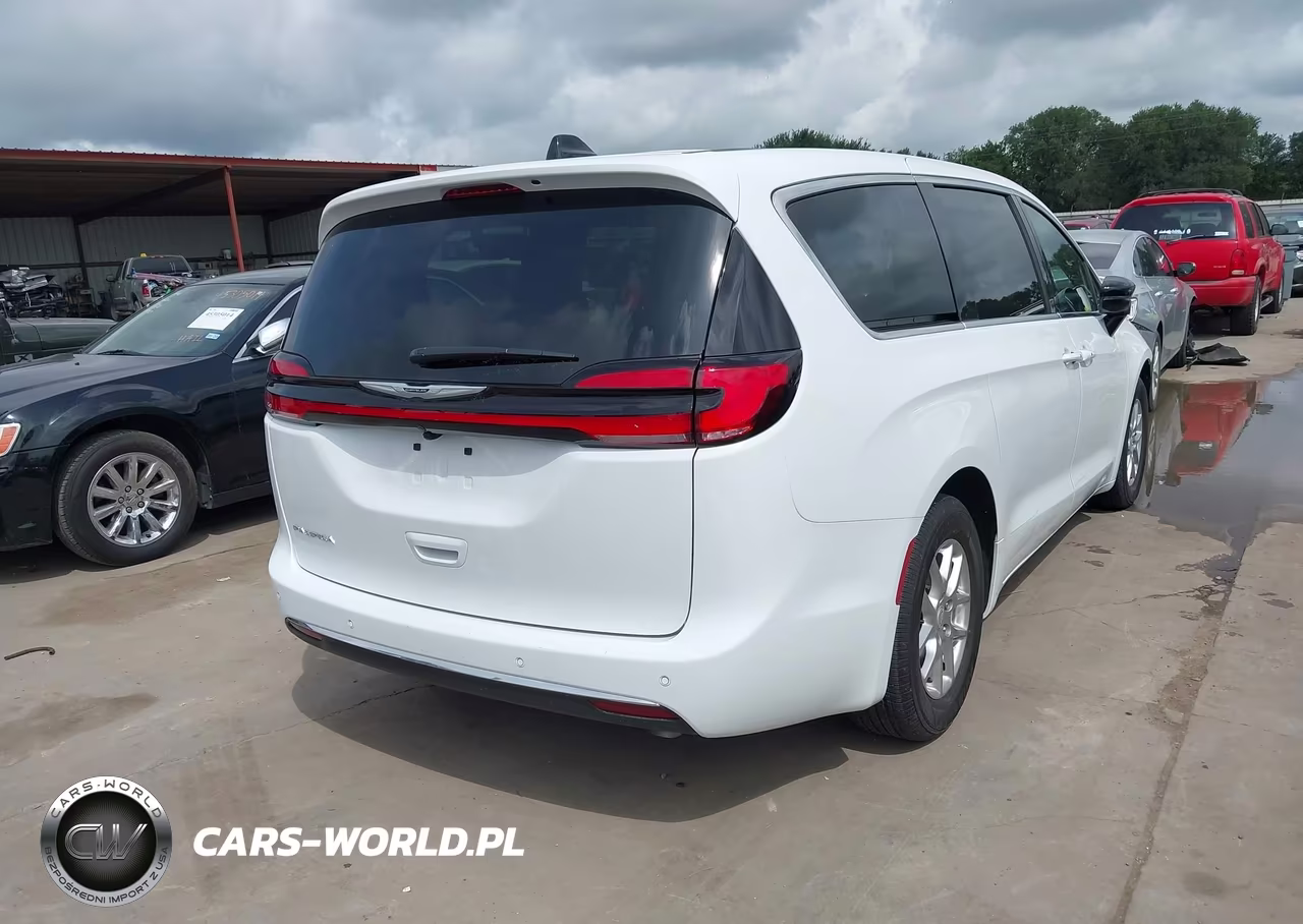 2026 Chrysler Pacifica Select VIN:2C4RC1BG7TR270920 - 4