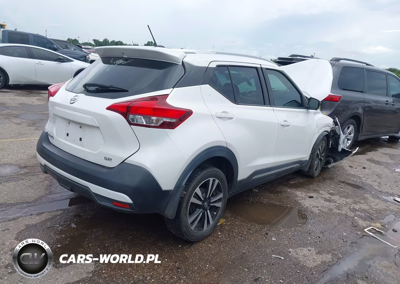 2019 Nissan Kicks Sr VIN:3N1CP5CU5KL482090 - 4