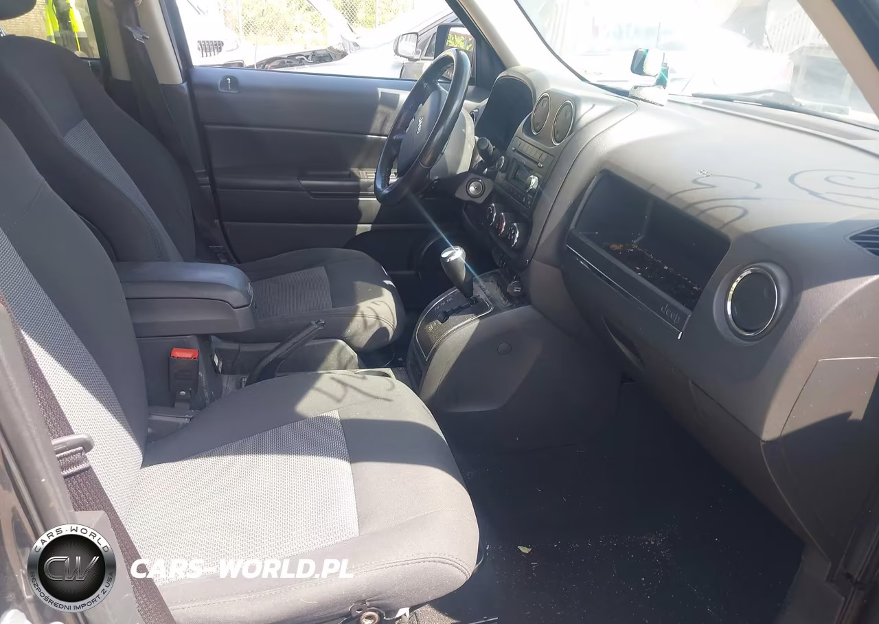 2010 Jeep Patriot Sport VIN:1J4NF1GB3AD646302 - 5