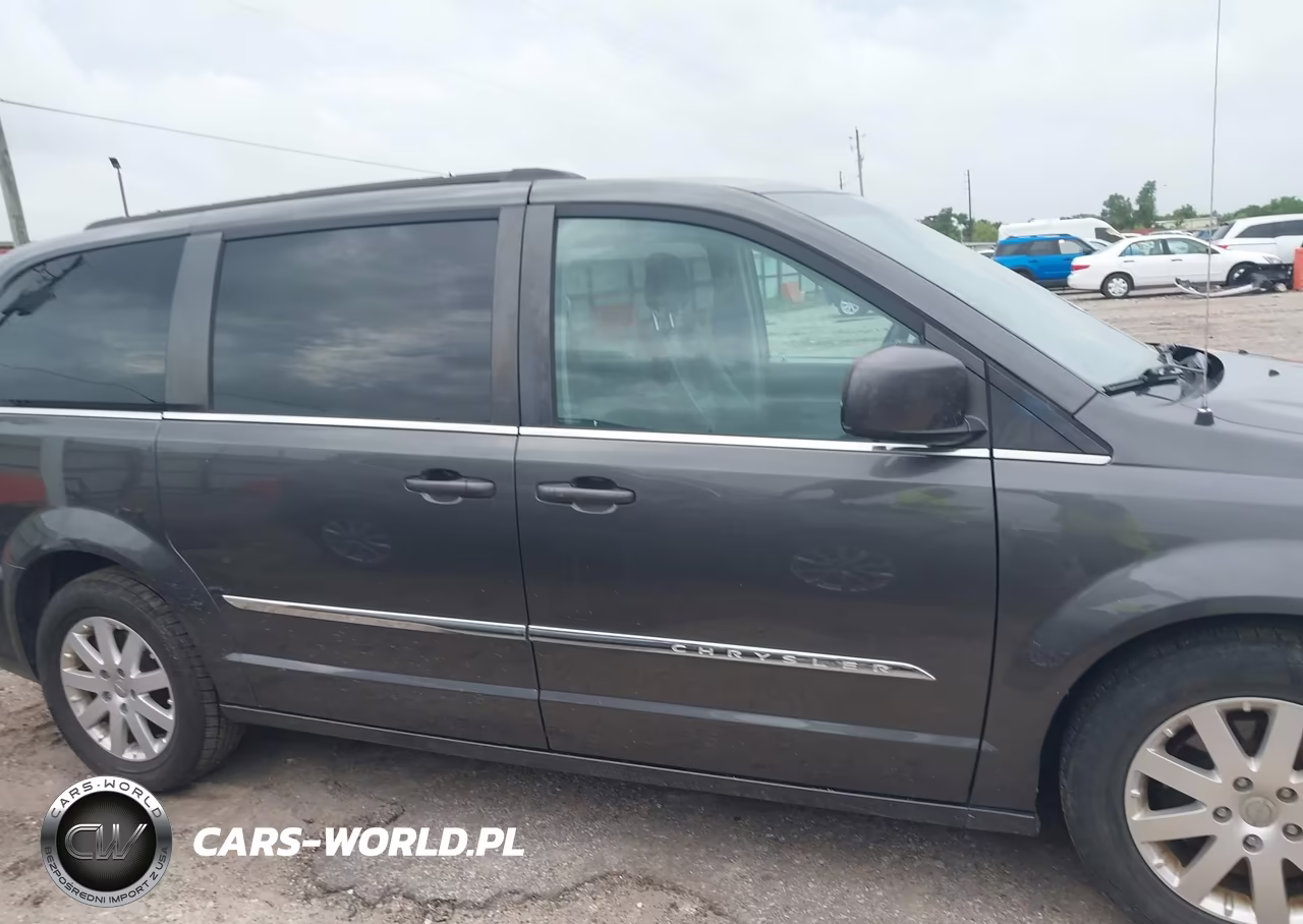 2016 Chrysler Town & Country Touring VIN:2C4RC1BGXGR293436 - 13