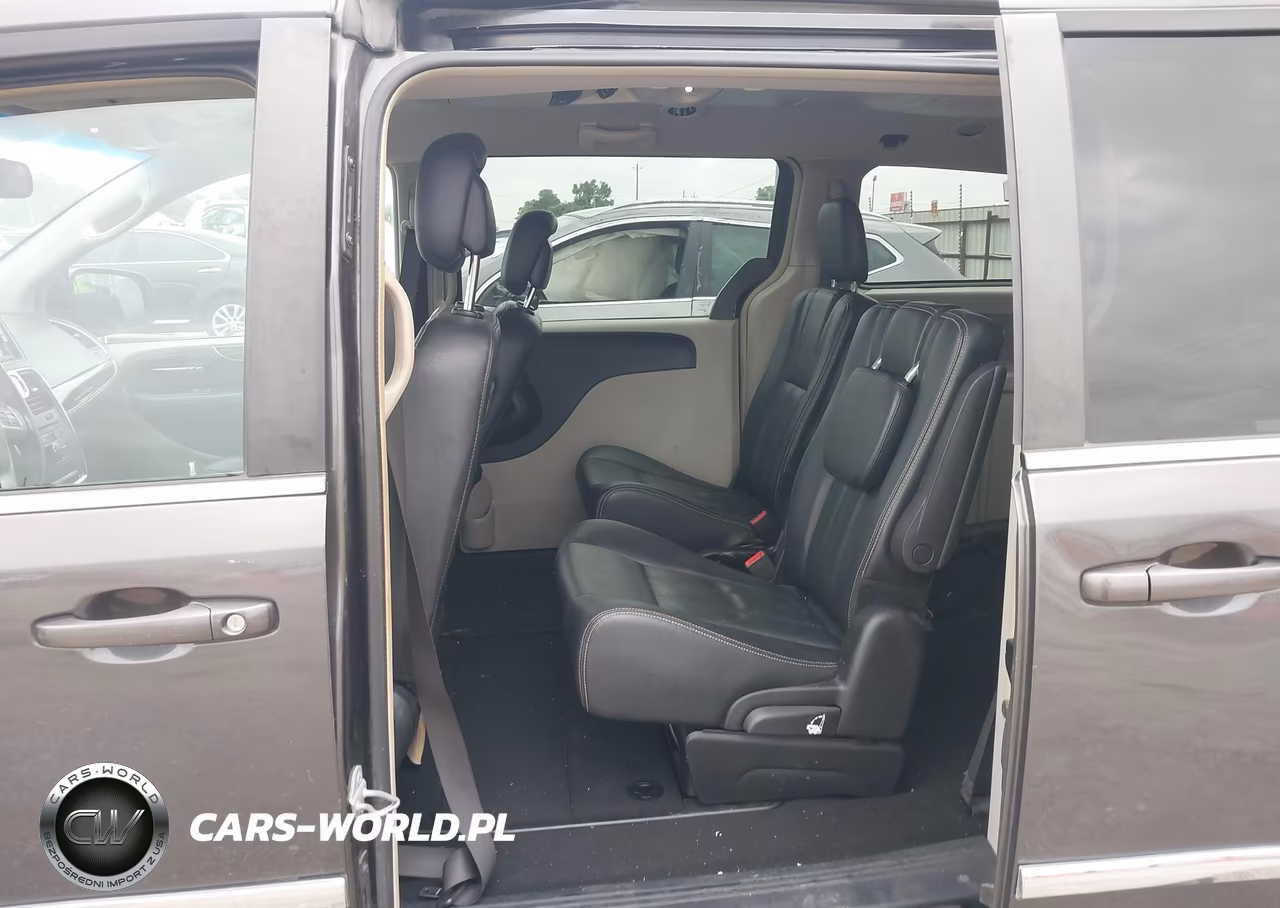 2016 Chrysler Town & Country Touring VIN:2C4RC1BGXGR293436 - 8
