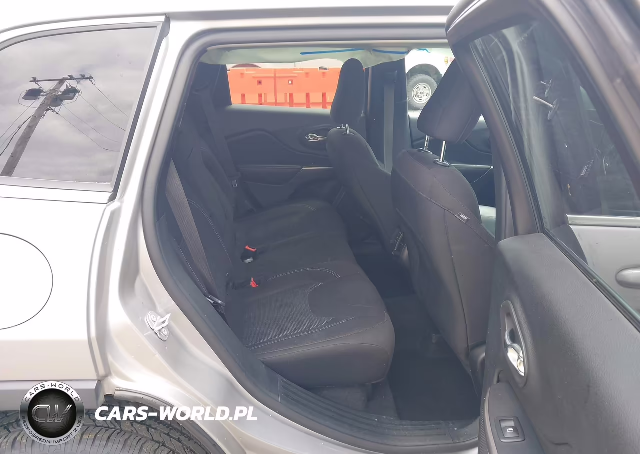 2019 Jeep Cherokee Latitude Fwd VIN:1C4PJLCB1KD272143 - 8