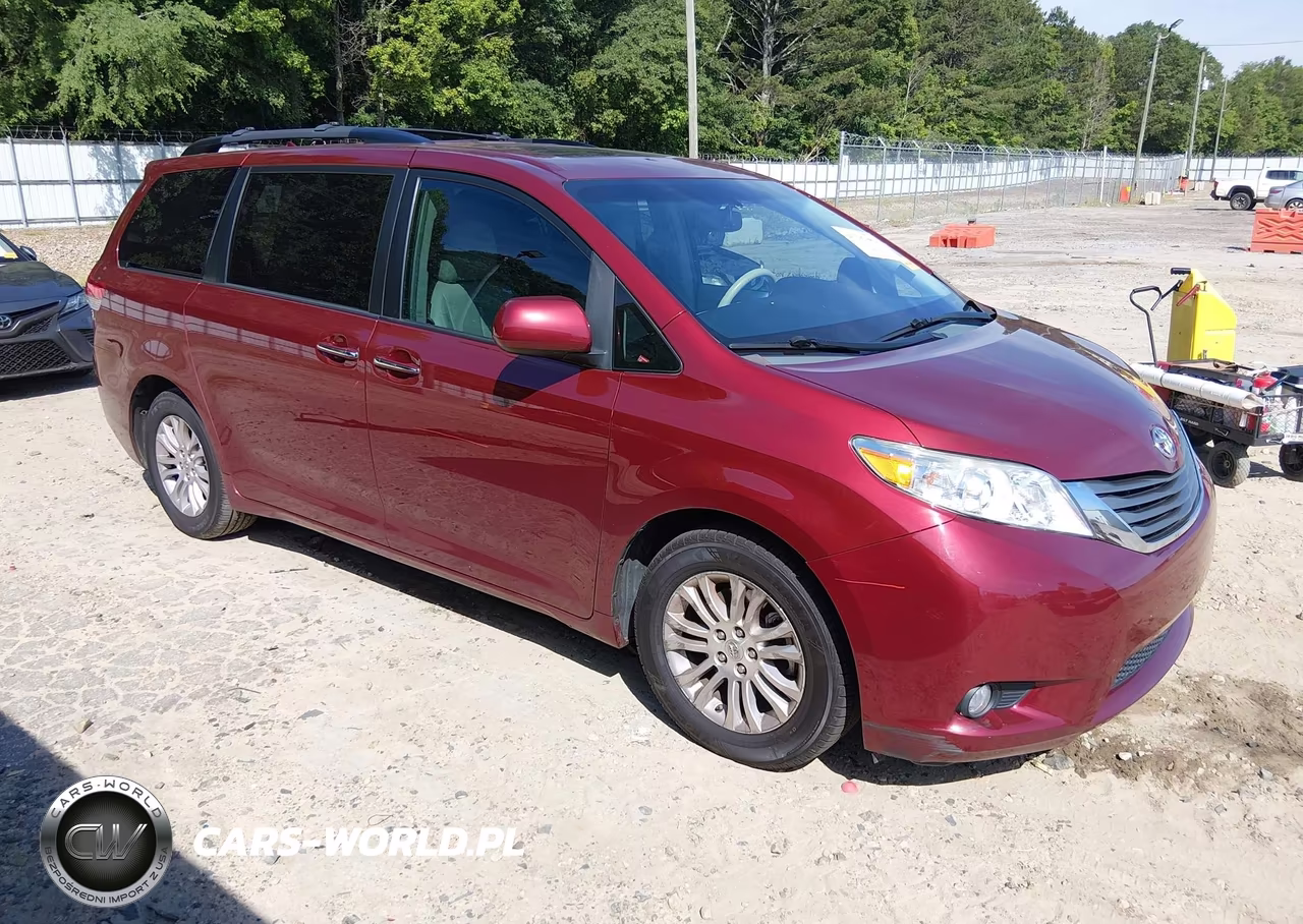 2013 Toyota Sienna Xle V6 8 Passenger