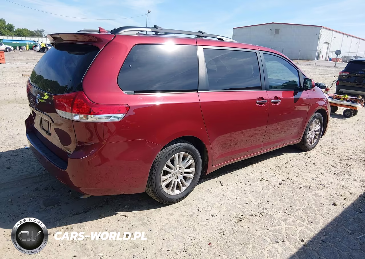 2013 Toyota Sienna Xle V6 8 Passenger VIN:5TDYK3DC1DS398101 - 4