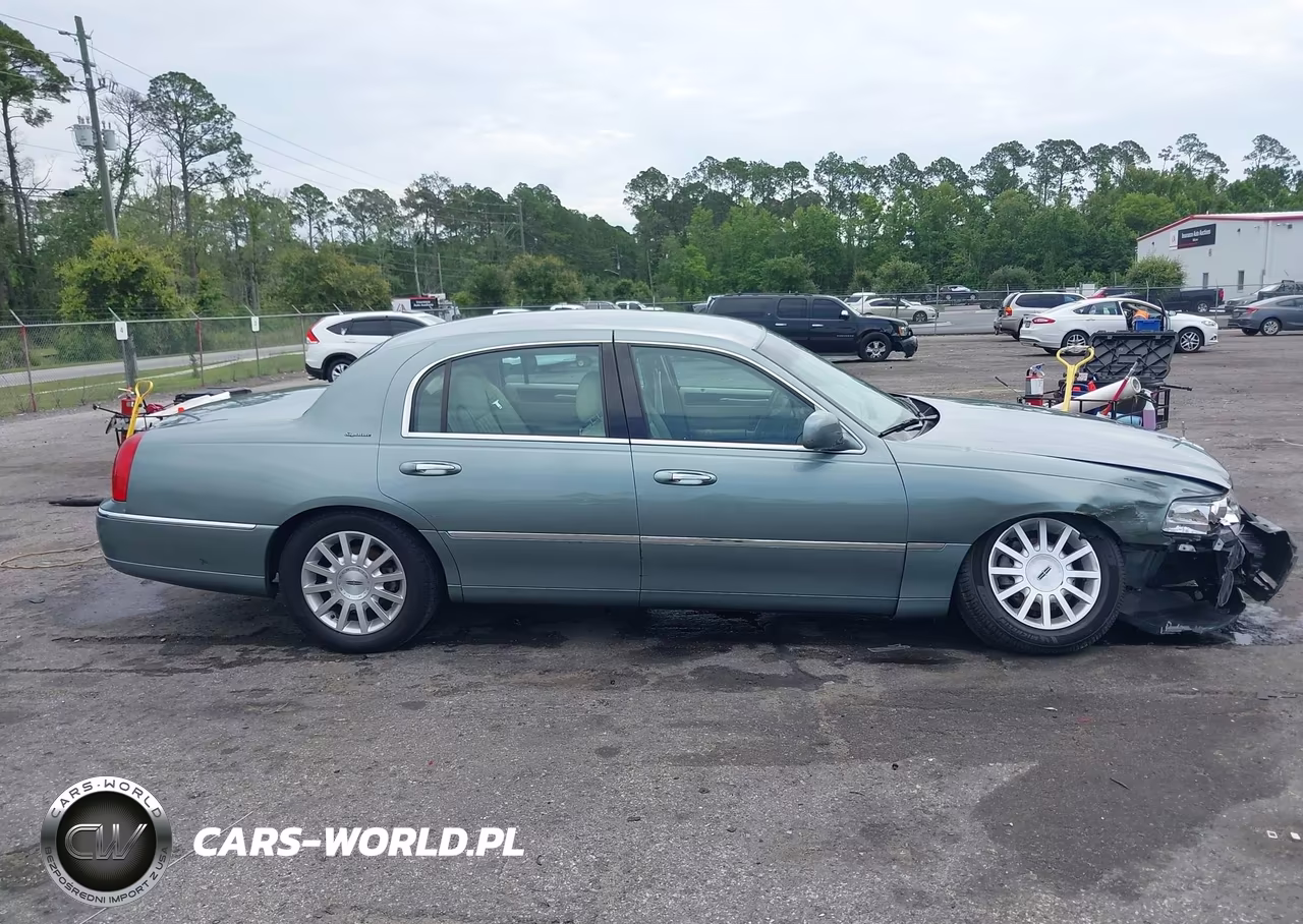 2006 Lincoln Town Car Signature VIN:1LNHM81V86Y645601 - 13