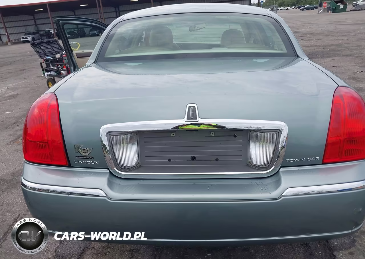 2006 Lincoln Town Car Signature VIN:1LNHM81V86Y645601 - 16