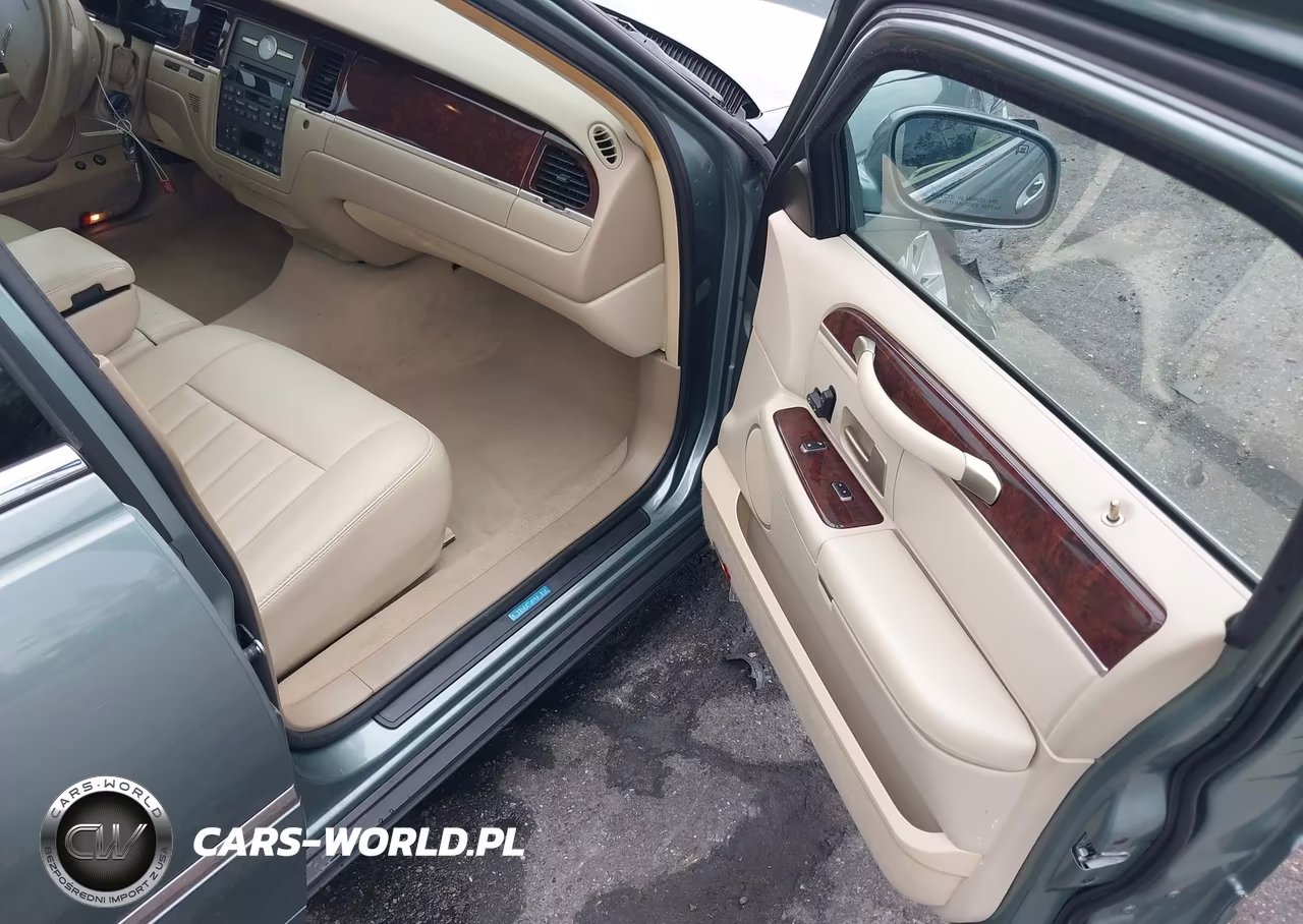 2006 Lincoln Town Car Signature VIN:1LNHM81V86Y645601 - 5