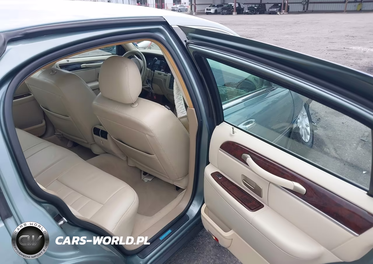 2006 Lincoln Town Car Signature VIN:1LNHM81V86Y645601 - 8