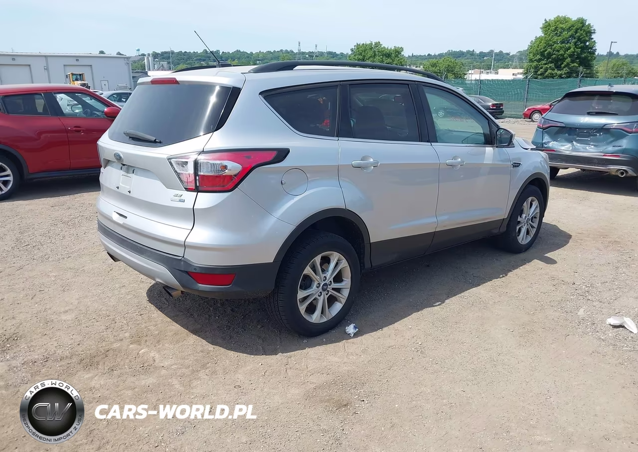 2017 Ford Escape Se VIN:1FMCU9GD7HUB27617 - 4