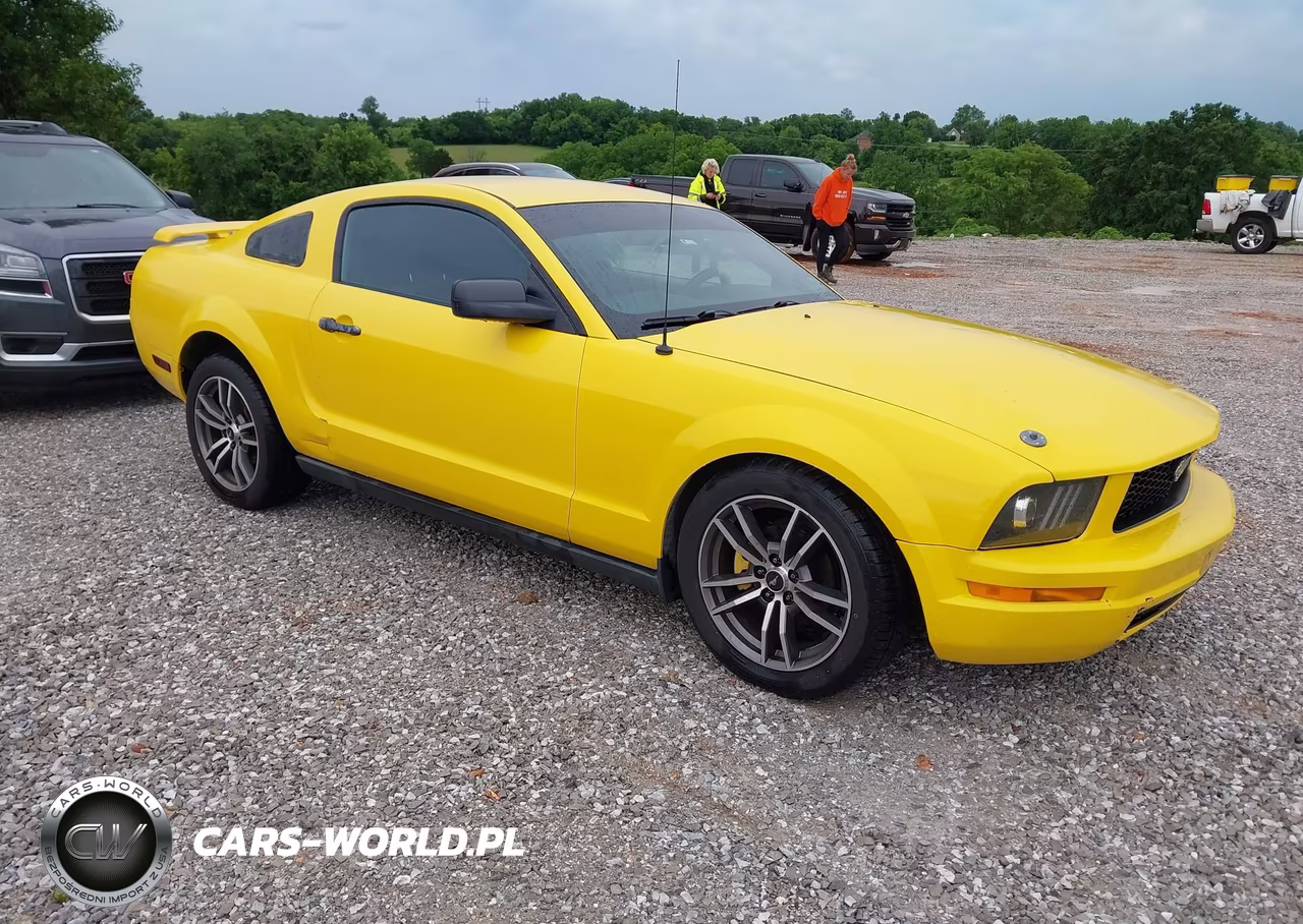 2005 Ford Mustang V6 Deluxe-V6 Premium – zdjęcie 1 z 15