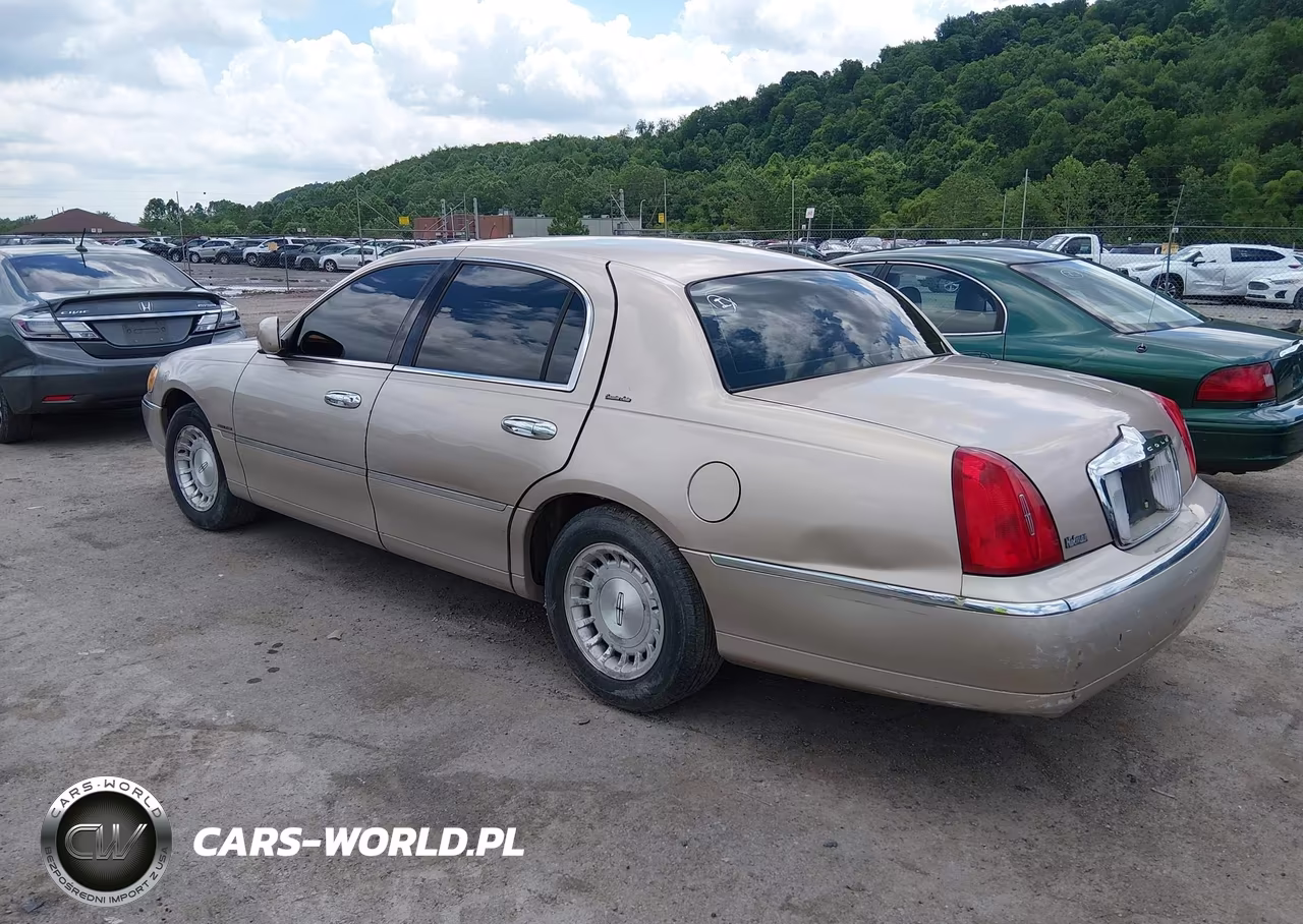 1998 Lincoln Town Car Executive VIN:1LNFM81W9WY703375 - 3