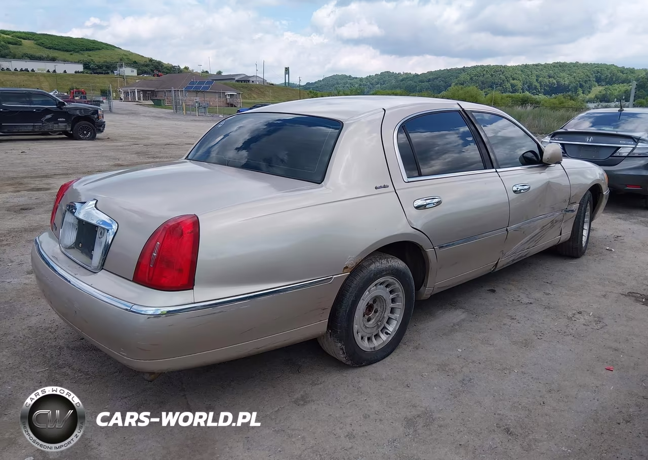 1998 Lincoln Town Car Executive VIN:1LNFM81W9WY703375 - 4