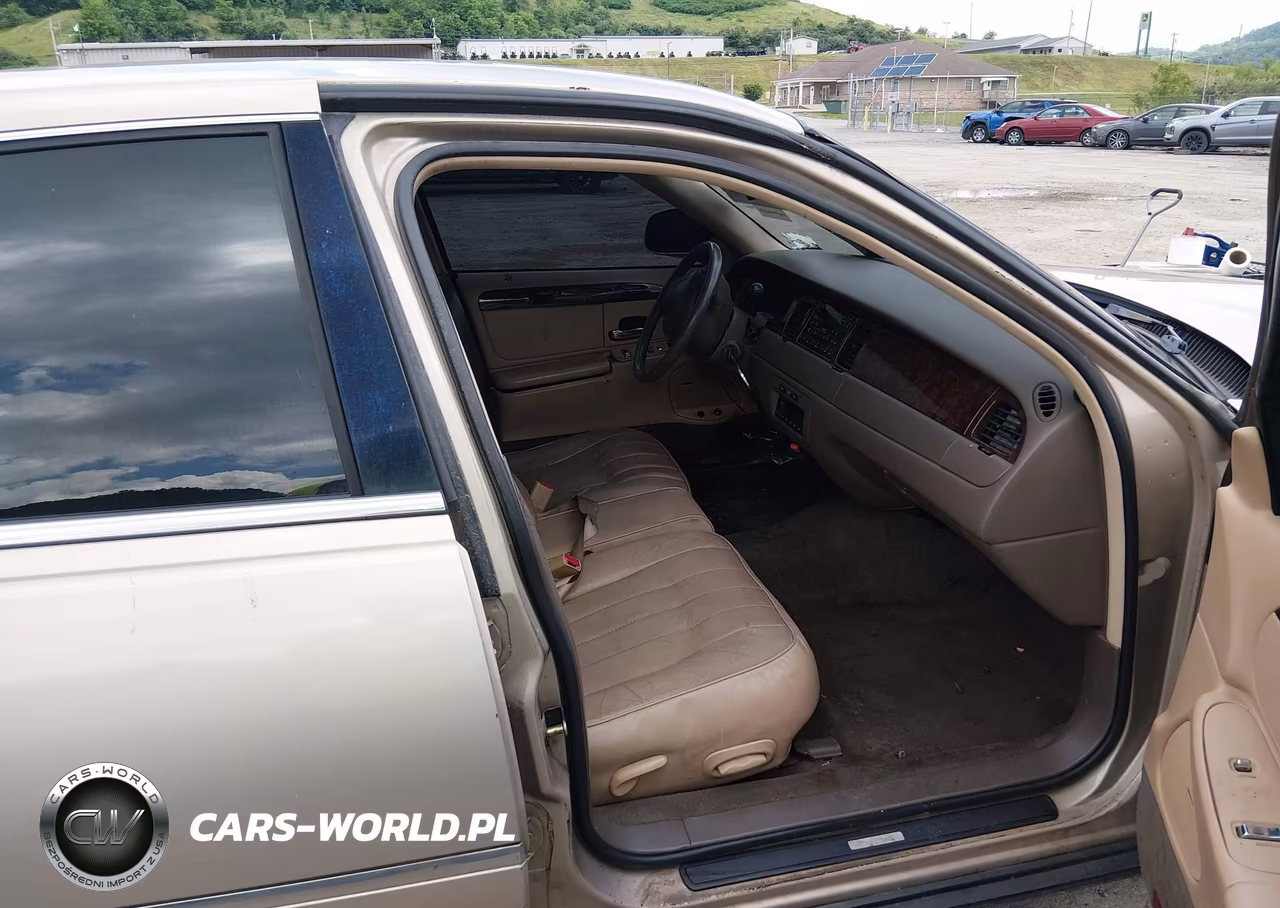 1998 Lincoln Town Car Executive VIN:1LNFM81W9WY703375 - 5