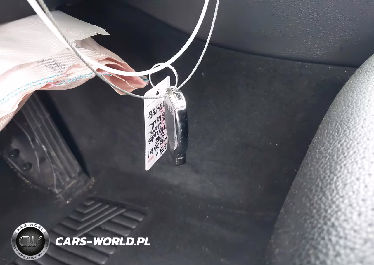 2018 Mercedes-Benz C 300 4Matic VIN:55SWF4KBXJU275438 - 11