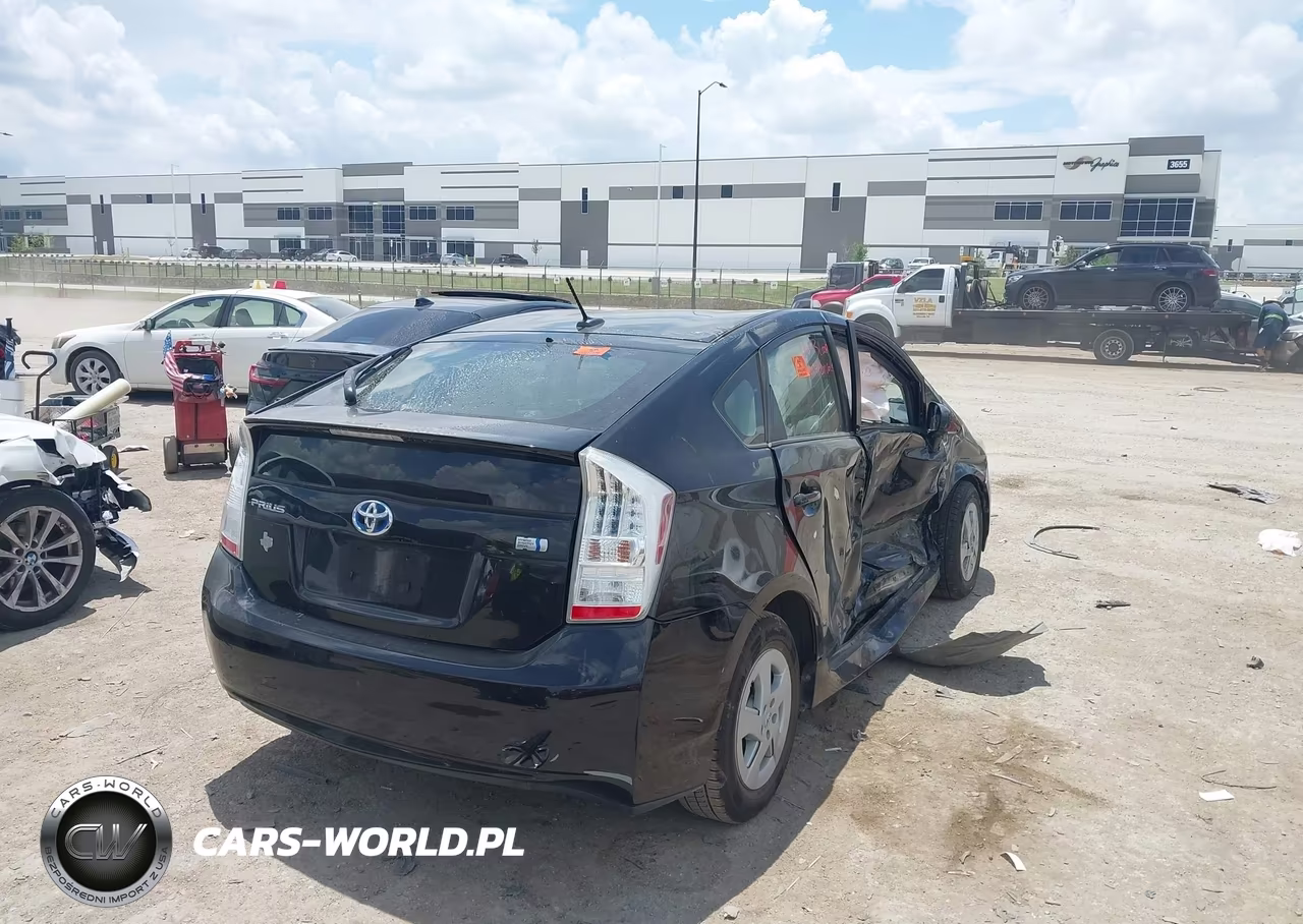 2011 Toyota Prius Four VIN:JTDKN3DUXB5333224 - 4