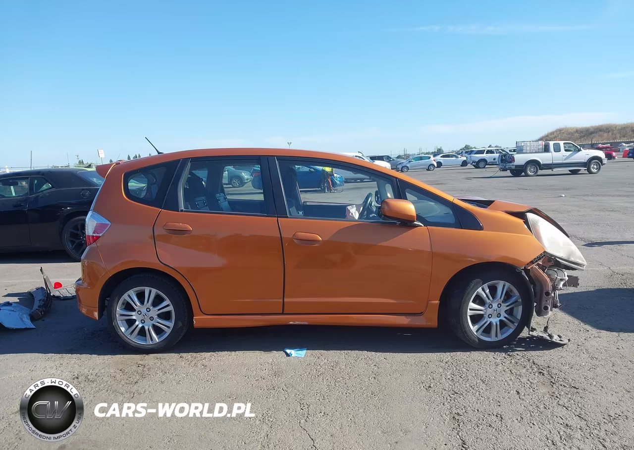 2011 Honda Fit Sport VIN:JHMGE8H50BC004421 - 14