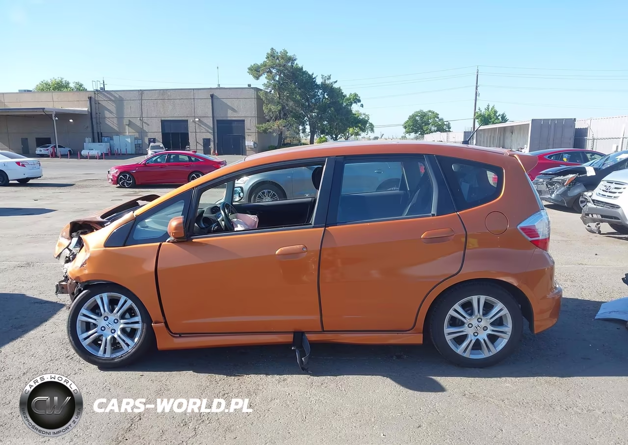 2011 Honda Fit Sport VIN:JHMGE8H50BC004421 - 15