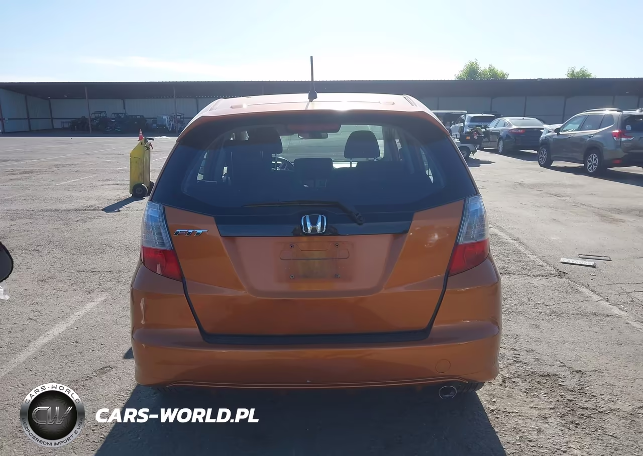2011 Honda Fit Sport VIN:JHMGE8H50BC004421 - 17